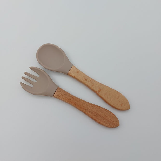 Siliconen kinderbestek met houten handvat - Studio Blooming