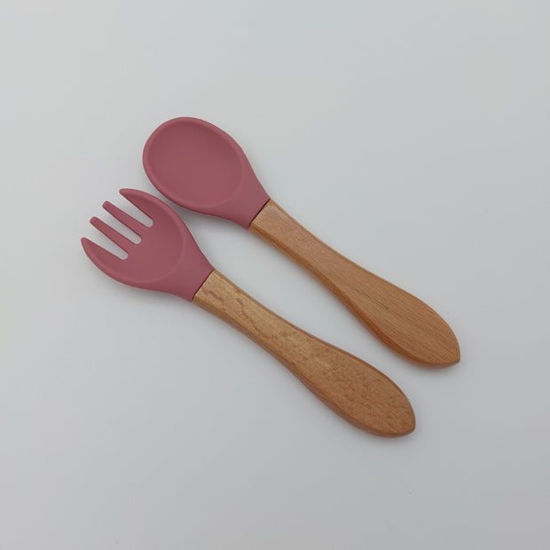 Siliconen kinderbestek met houten handvat - Studio Blooming