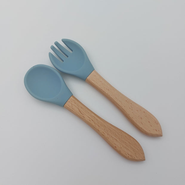 Siliconen kinderbestek met houten handvat - Studio Blooming