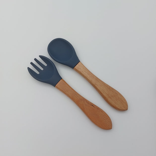 Siliconen kinderbestek met houten handvat - Studio Blooming
